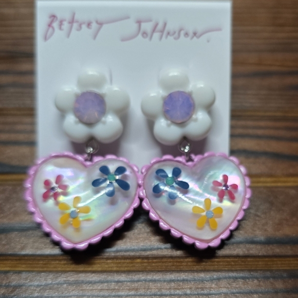 Betsey Johnson Flower Drop Earrings! - Picture 5 of 16